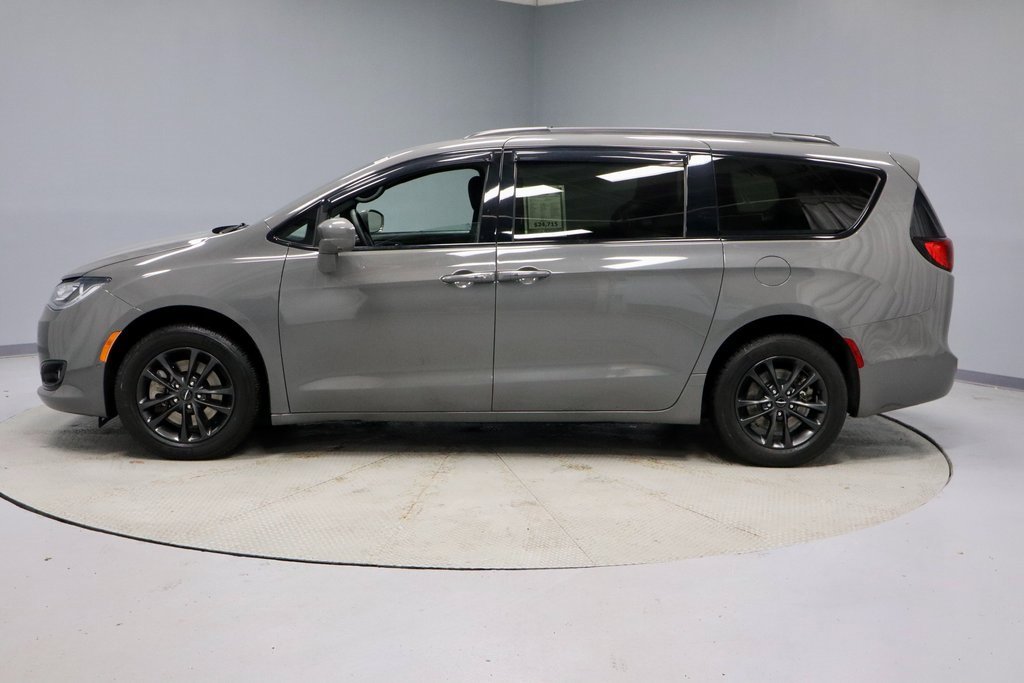 Used 2020 Chrysler Pacifica Touring-L w/ Advanced Safetytec Group image 8