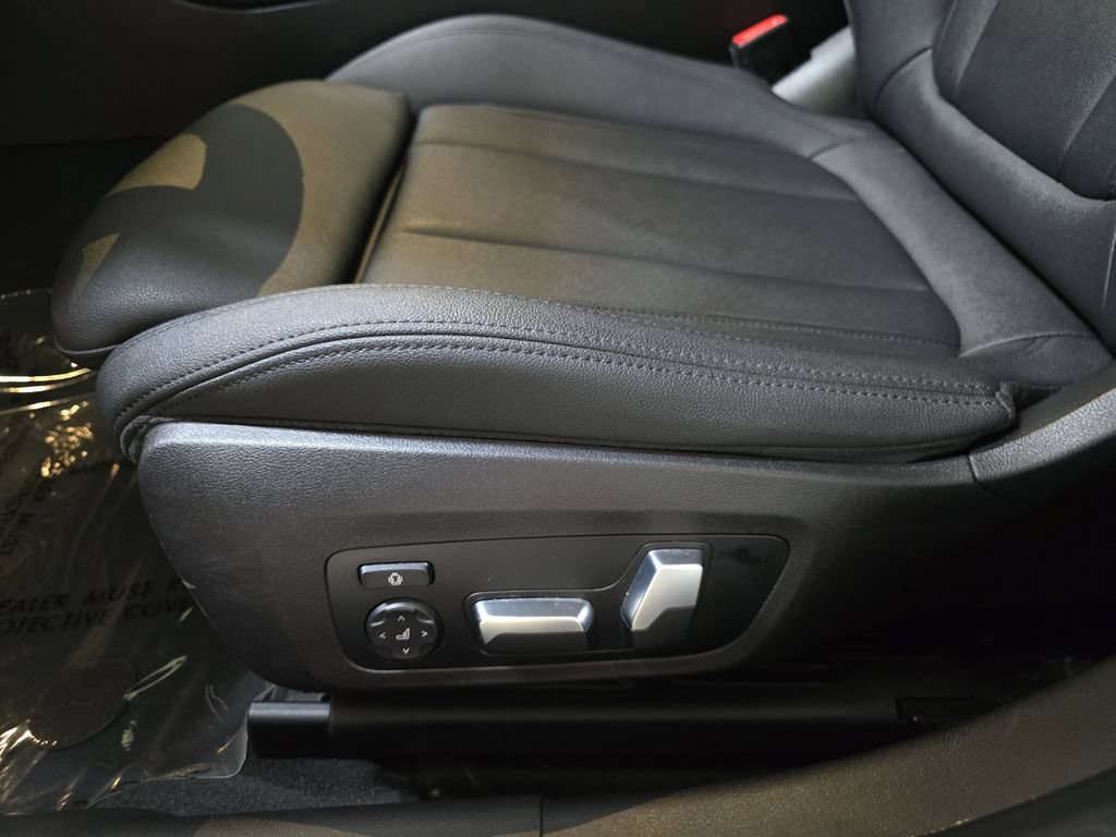 Used 2020 BMW 330i Sedan w/ Convenience Package RWD image 28