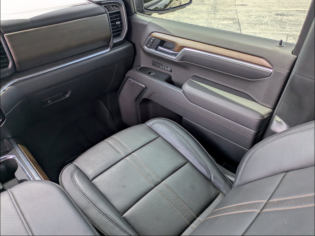 Used 2025 Chevrolet Silverado 1500 High Country w/ Midnight Edition AWD/4WD image 21
