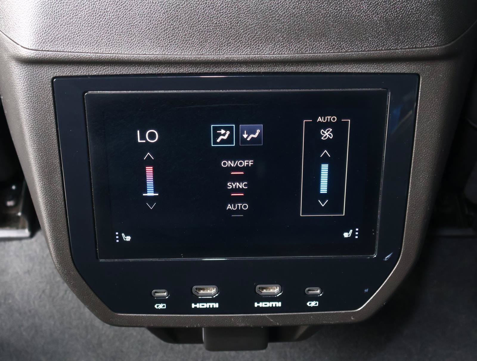 Used 2025 GMC Yukon XL Denali Ultimate AWD/4WD image 15