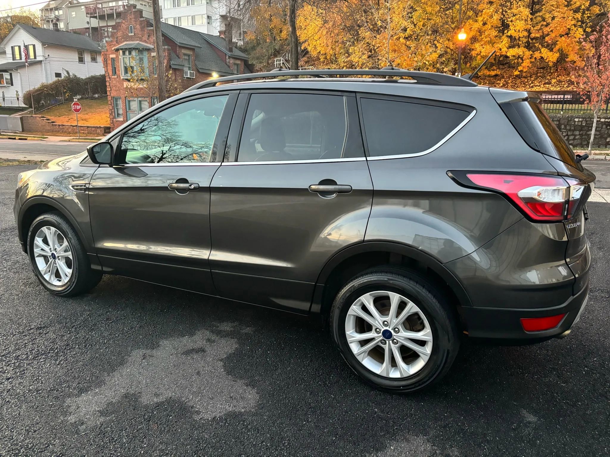 Used 2018 Ford Escape SEL image 5