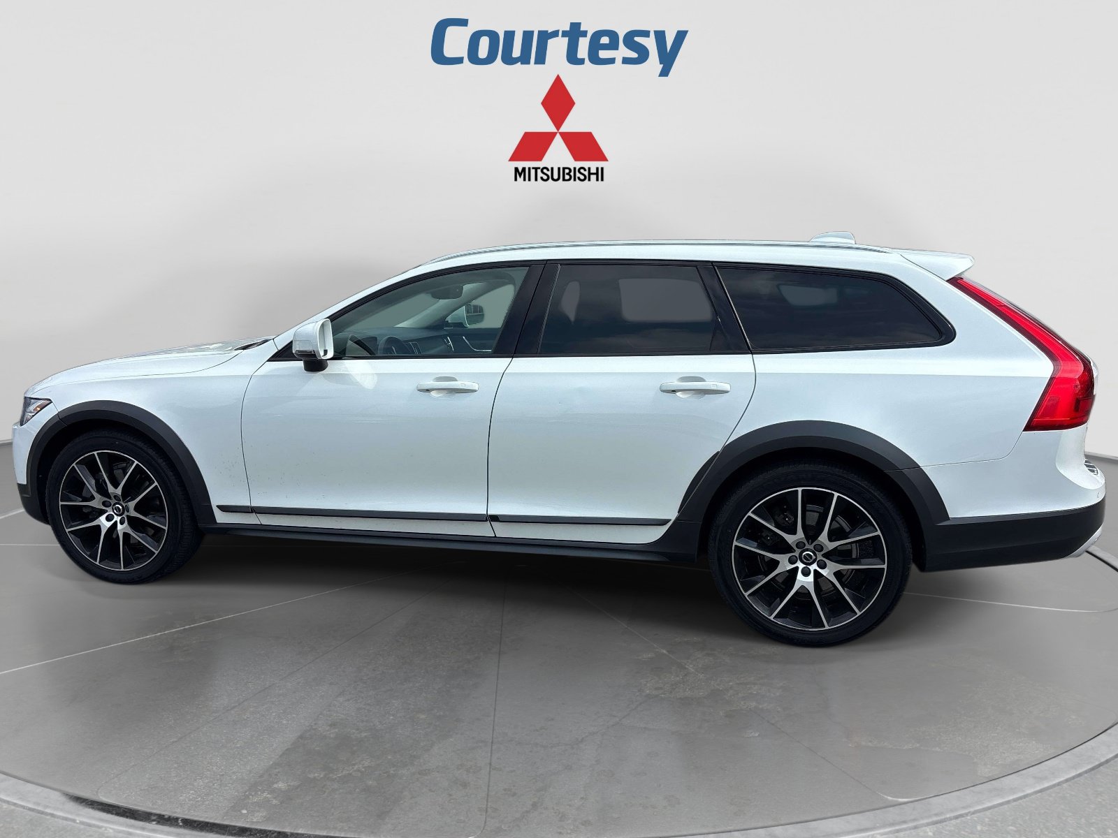 Used 2020 Volvo V90 T6 Cross Country w/ Protection Package Premier AWD/4WD image 2