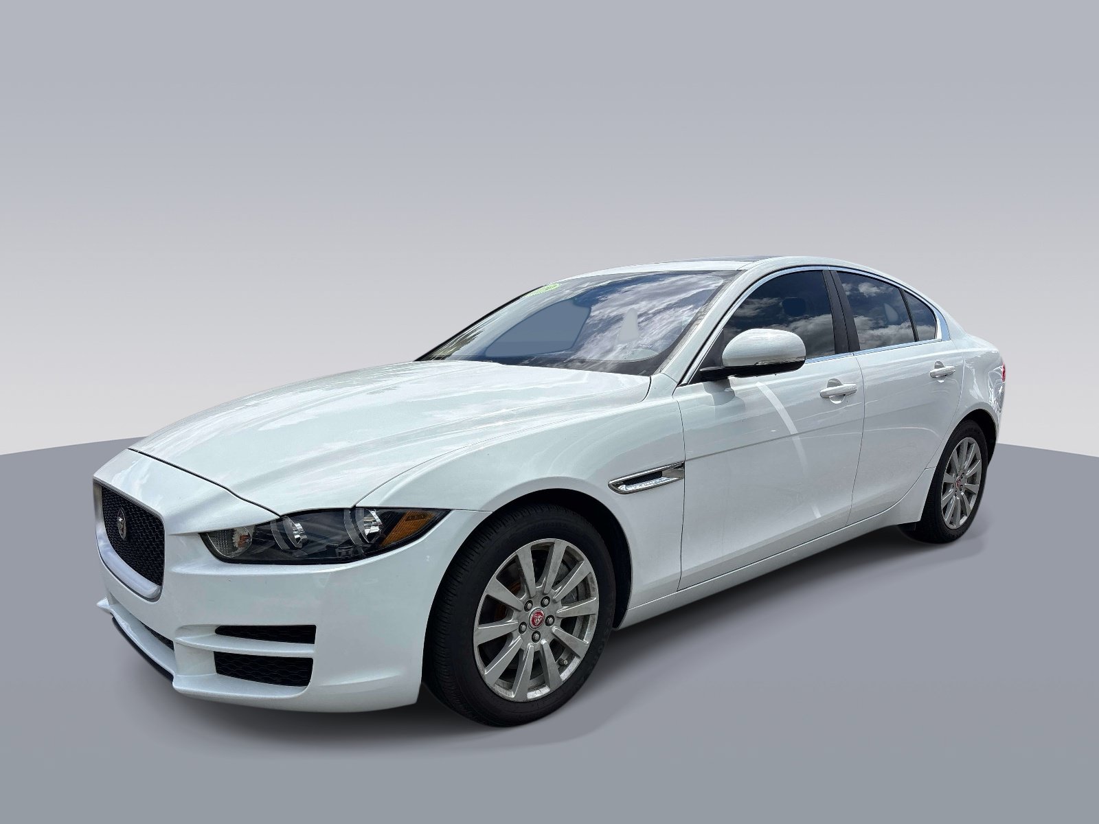 Used 2019 Jaguar XE RWD image 7