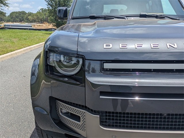 New 2025 Land Rover Defender 110 X-Dynamic SE image 9