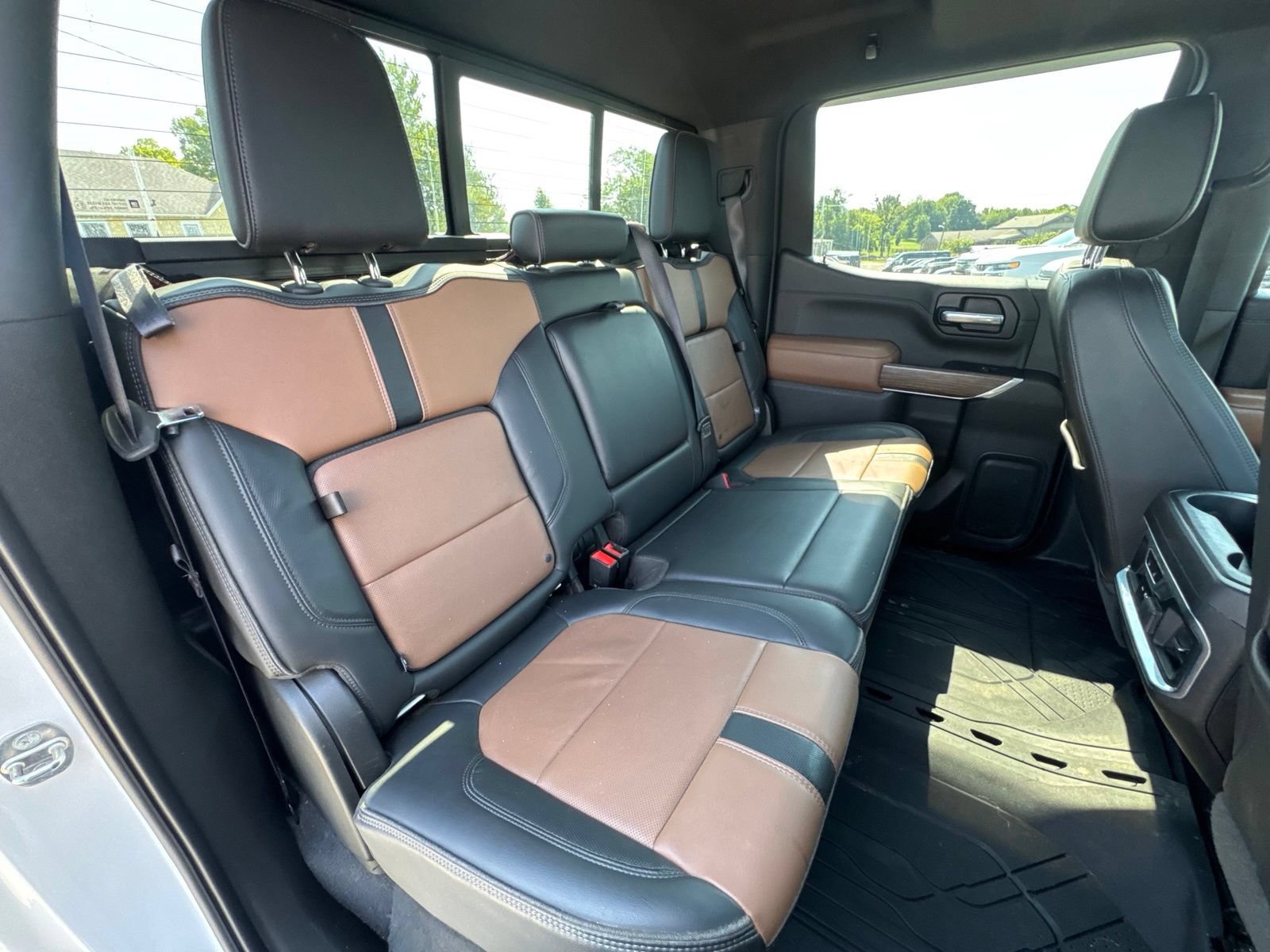 Used 2020 Chevrolet Silverado 1500 High Country w/ Technology Package AWD/4WD image 34