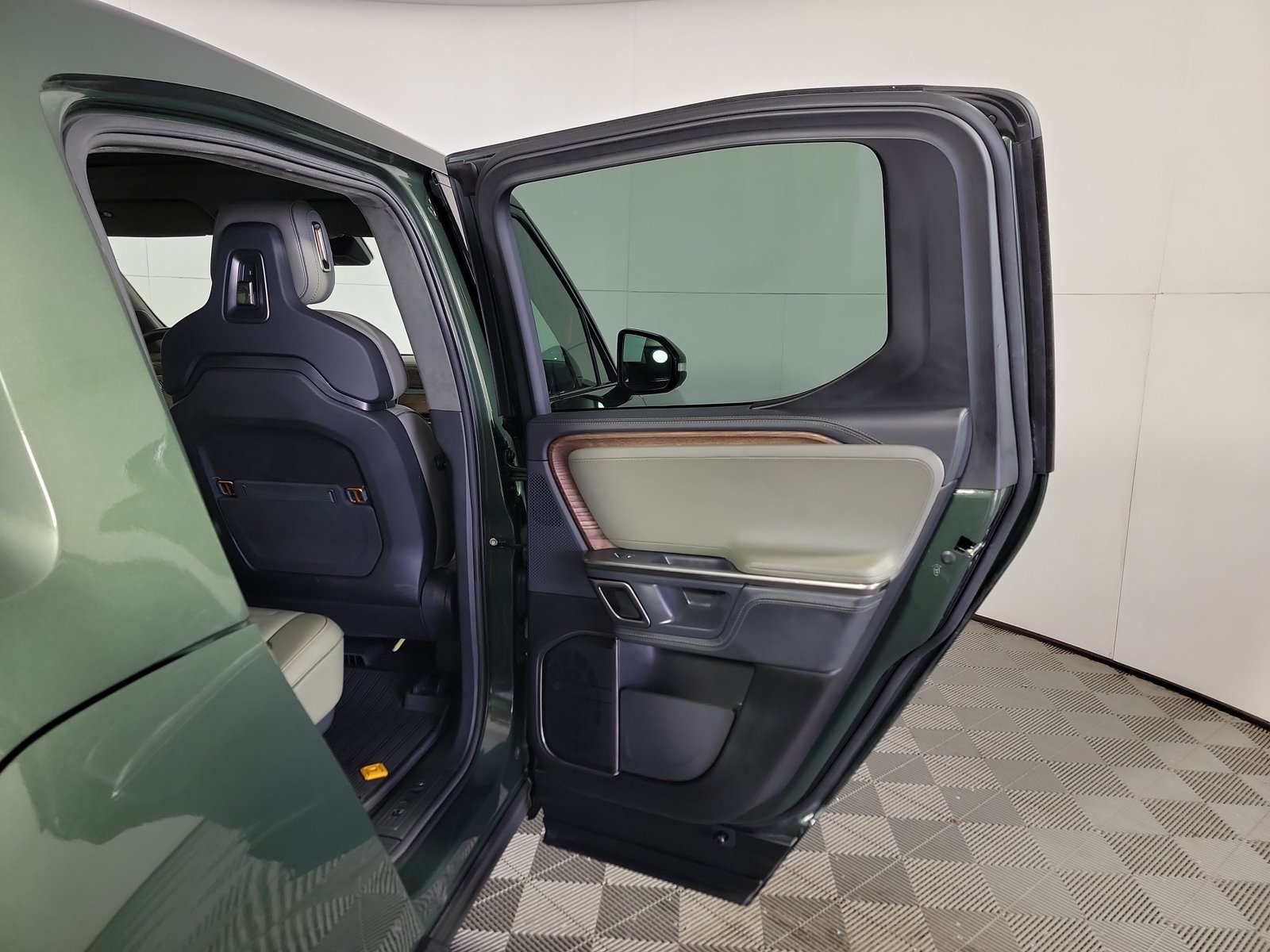 Used 2023 Rivian R1T Adventure Dual AWD/4WD image 19