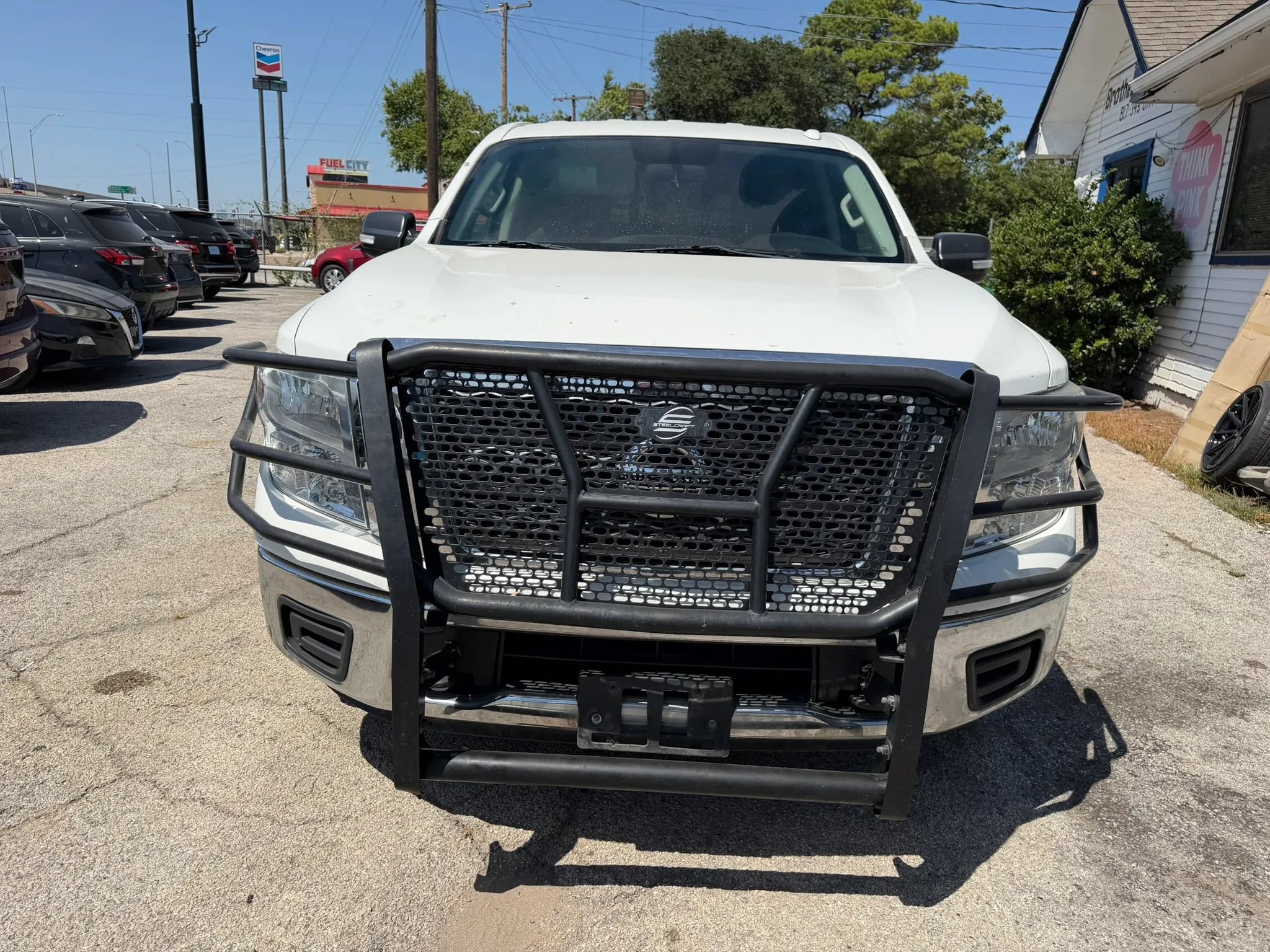 Used 2018 Nissan Titan SV AWD/4WD image 4