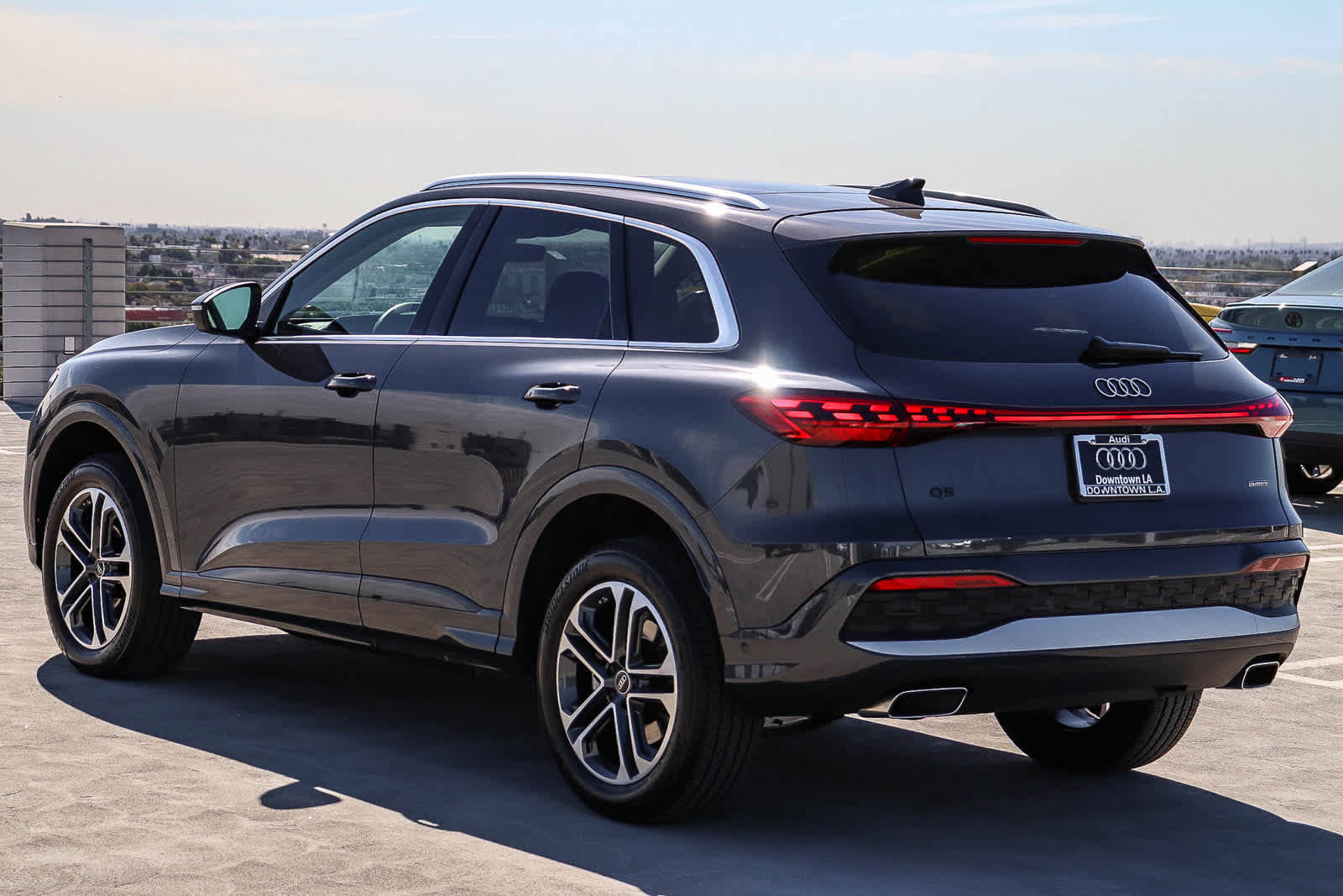 Used 2025 Audi Q5 Premium w/ Convenience Package image 6