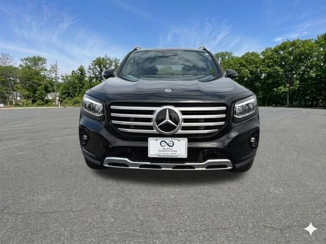 Used 2025 Mercedes-Benz GLB 250 4MATIC image 3