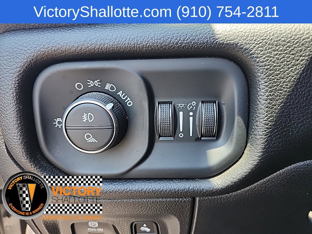 Used 2025 RAM 1500 Laramie AWD/4WD image 17