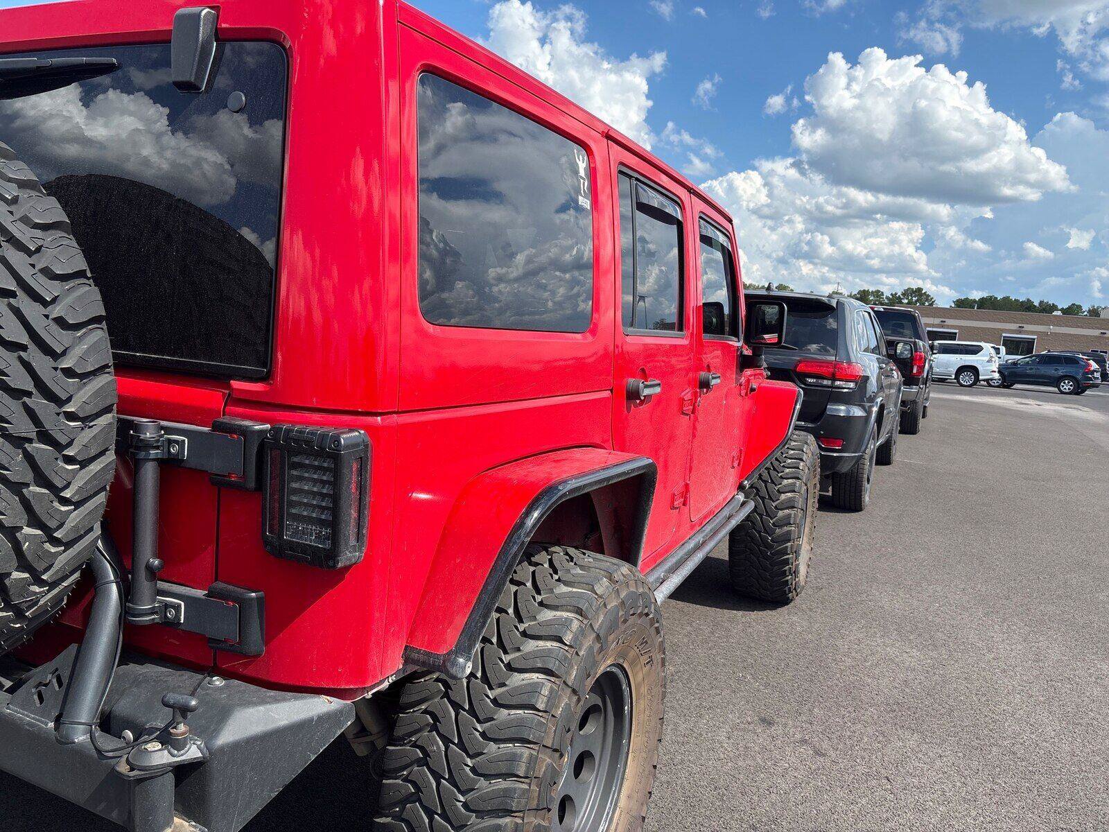Used 2015 Jeep Wrangler Unlimited Rubicon AWD/4WD image 4