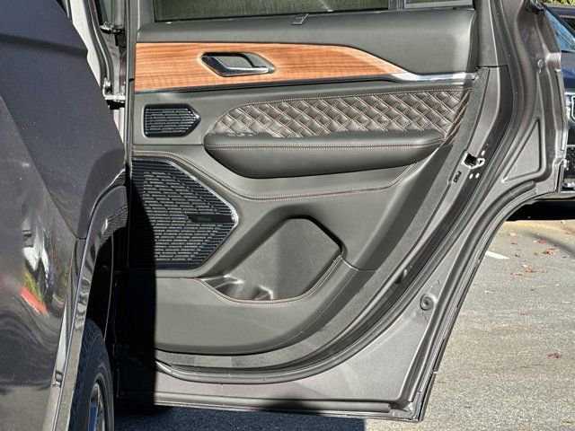 New 2025 Jeep Grand Cherokee Summit image 16