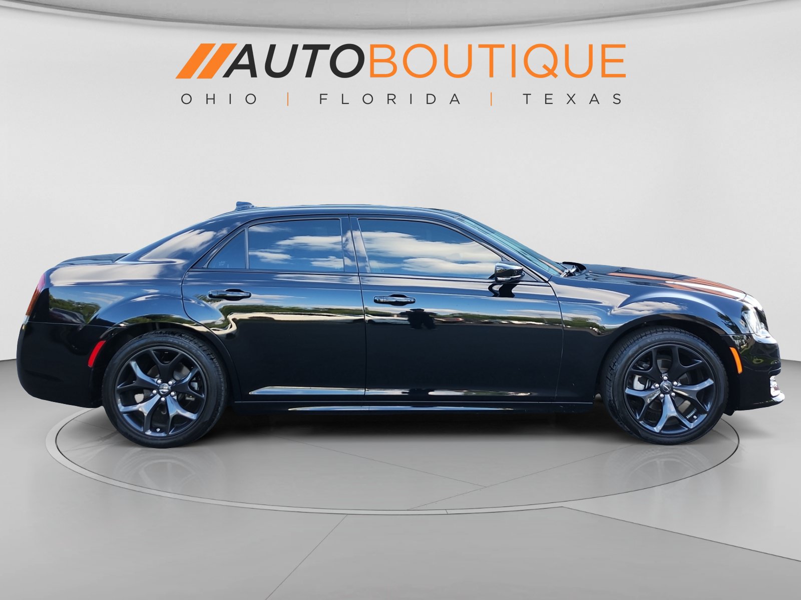 Used 2023 Chrysler 300 Touring L w/ Safetytec Plus Group RWD image 6