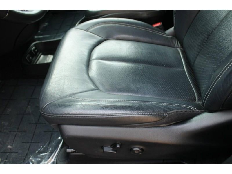 Used 2021 Chrysler Pacifica Touring-L w/ S Appearance Package FWD image 19