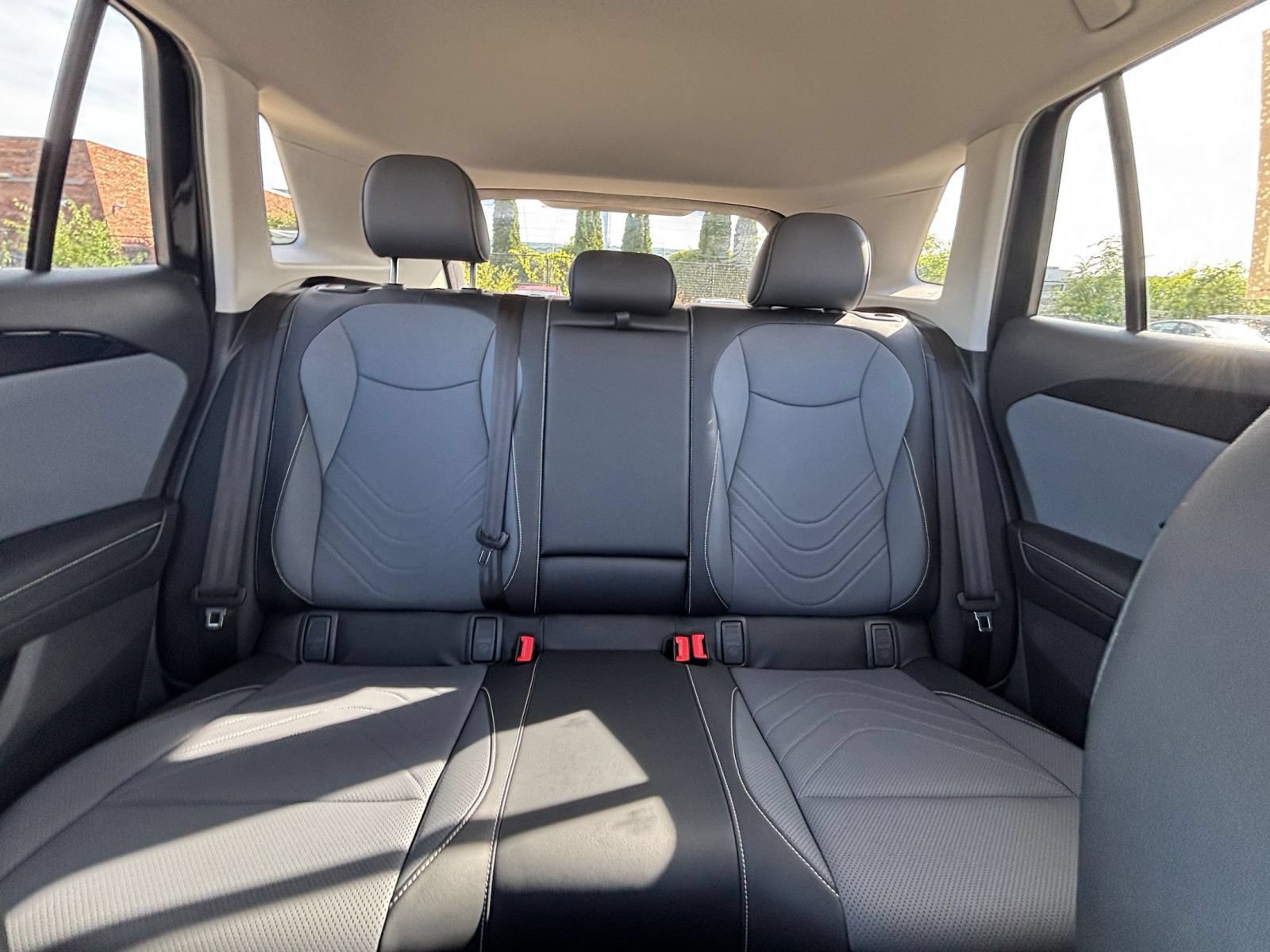 Used 2026 Volkswagen Tiguan SE AWD/4WD image 36