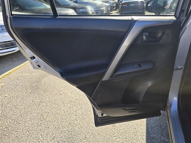 Used 2016 Toyota RAV4 LE image 33