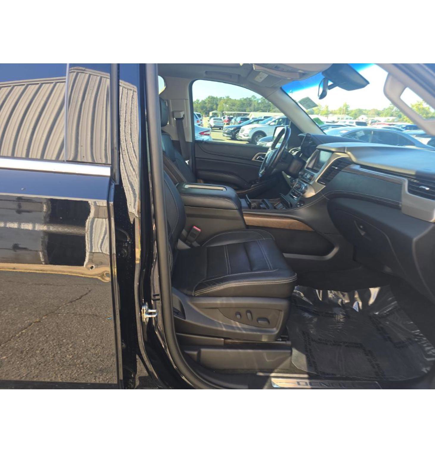 Used 2018 GMC Yukon Denali w/ Denali Ultimate Package image 15