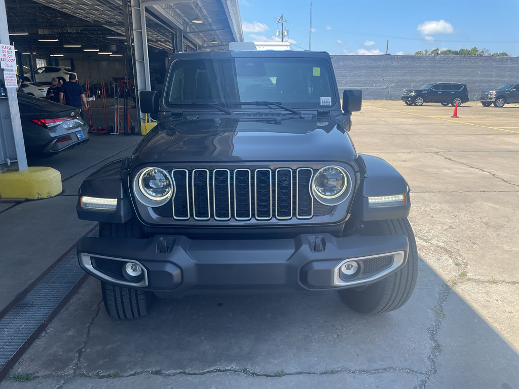 Used 2025 Jeep Wrangler Unlimited Sahara AWD/4WD image 2