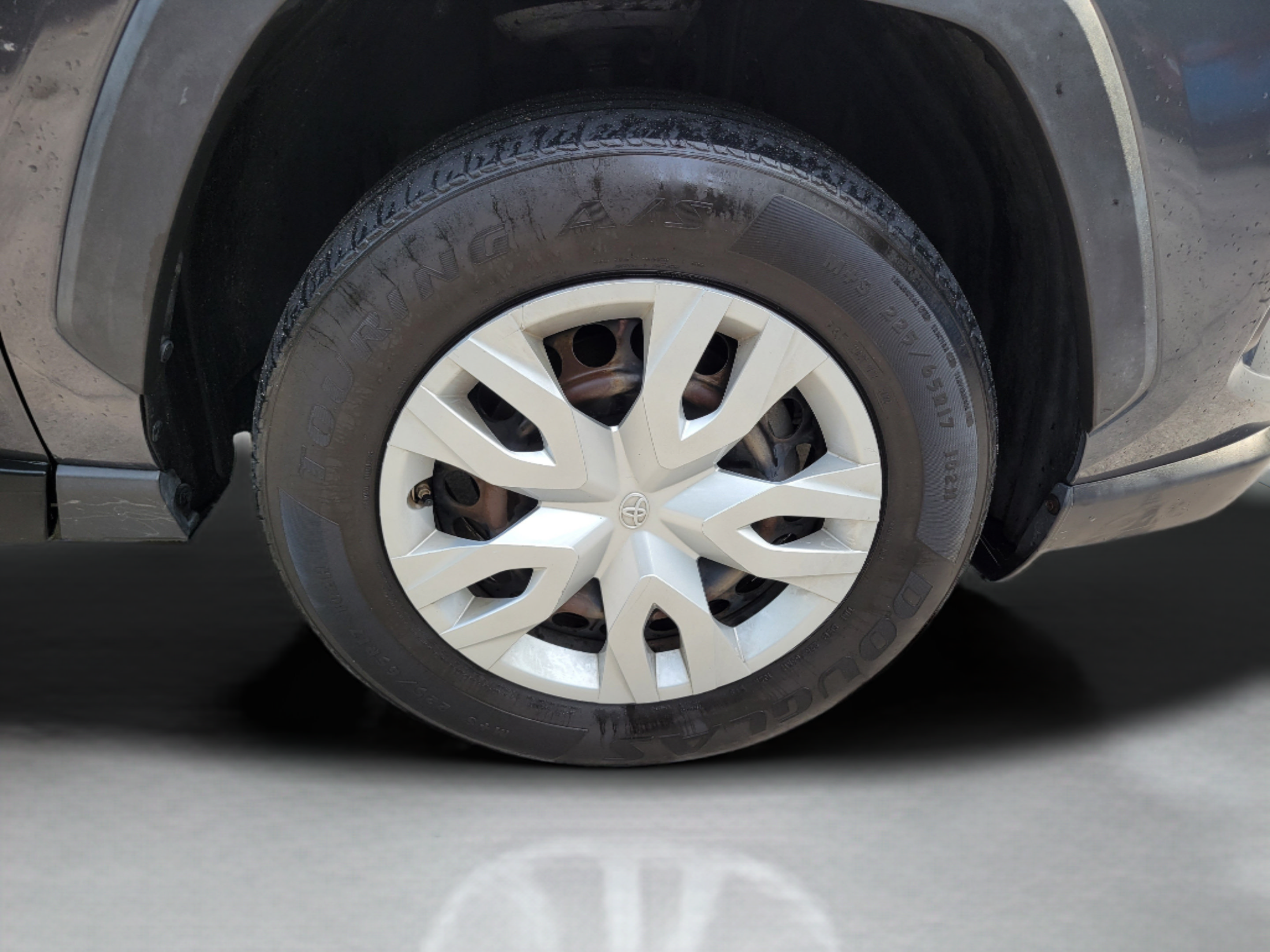 Used 2020 Toyota RAV4 LE w/ Carpet Mat Package FWD image 27