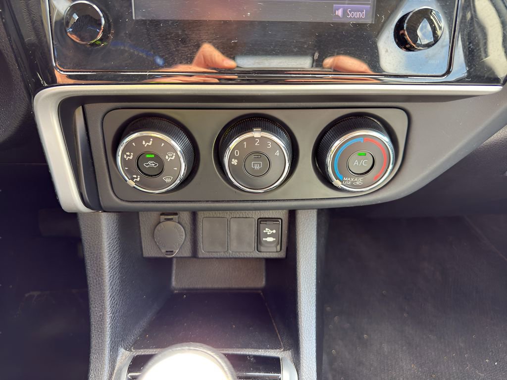 Used 2019 Toyota Corolla L image 11