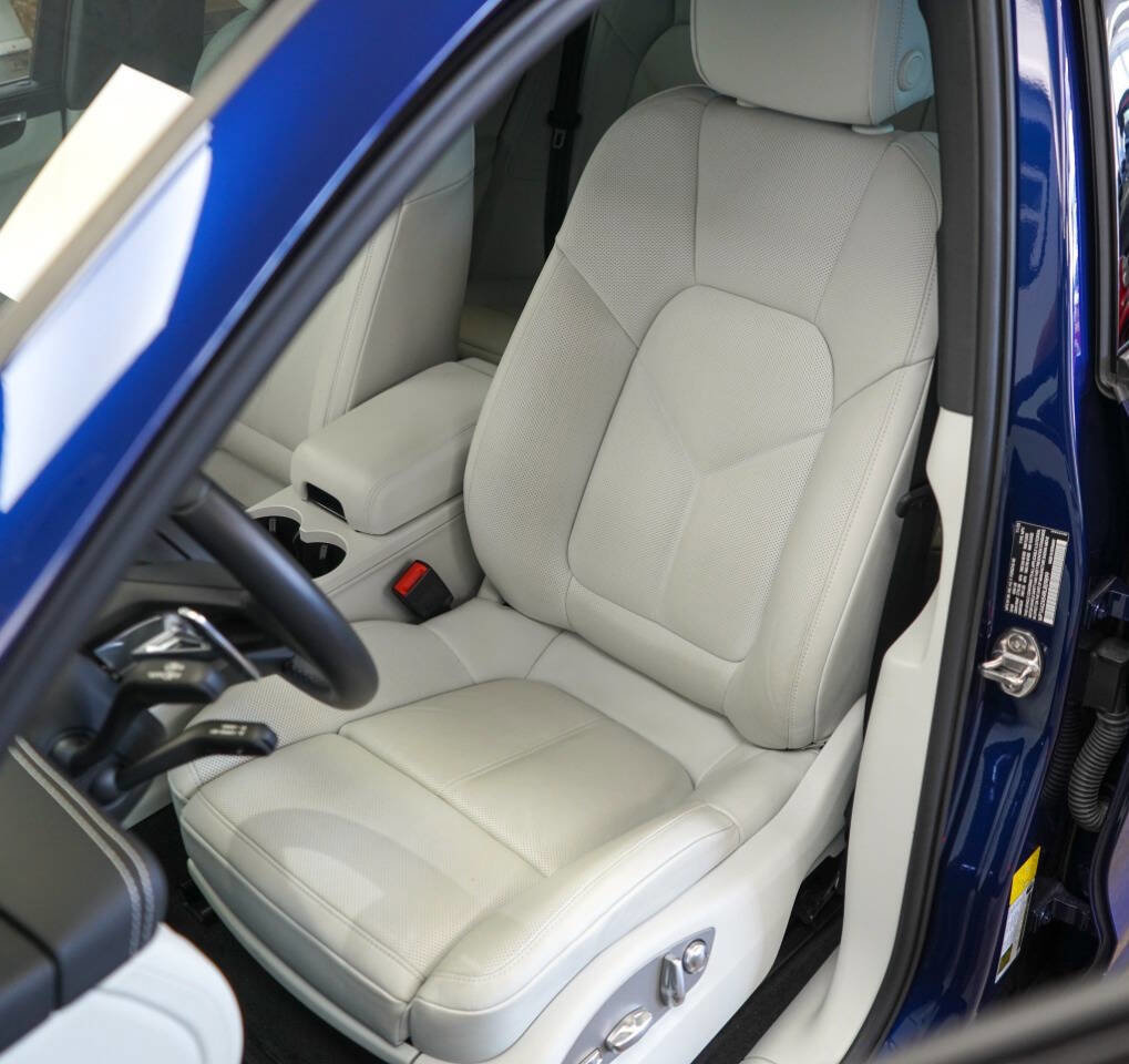 Used 2024 Porsche Macan image 46
