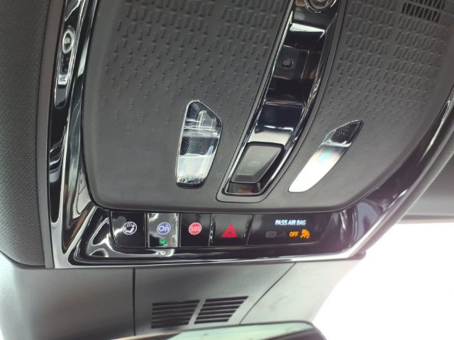 Used 2026 Cadillac Lyriq Luxury AWD/4WD image 32