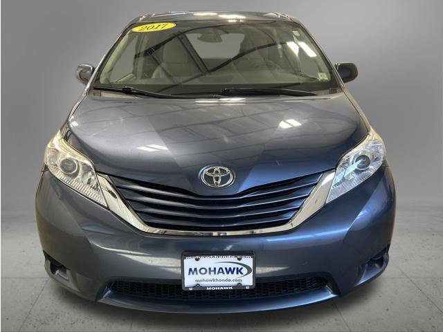 Used 2017 Toyota Sienna LE AWD/4WD image 9
