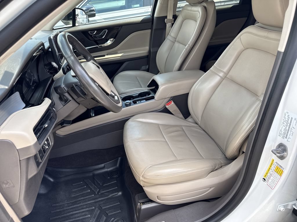 Used 2022 Lincoln Corsair AWD w/ Premium Package image 12