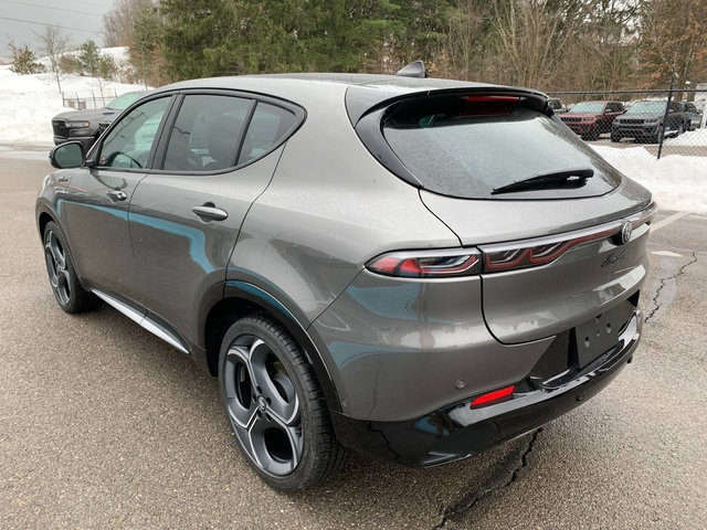 New 2026 Alfa Romeo Tonale w/ Active Assist Package AWD/4WD image 3