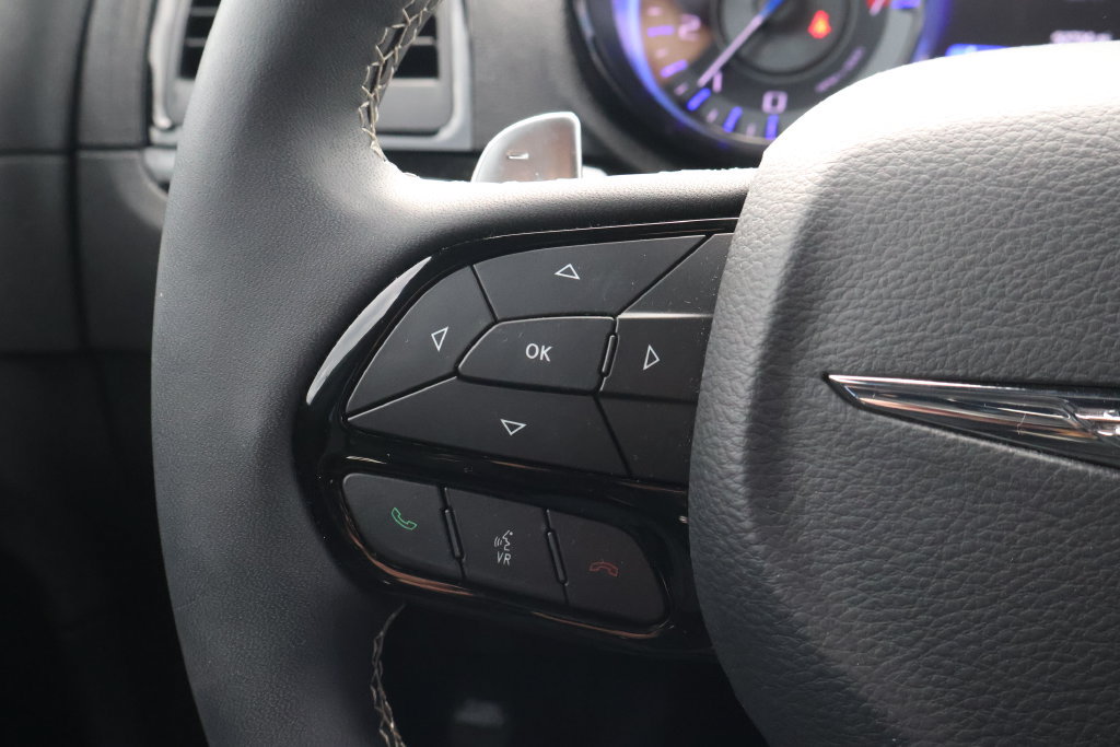 Used 2023 Chrysler 300 S w/ Comfort Group RWD image 21