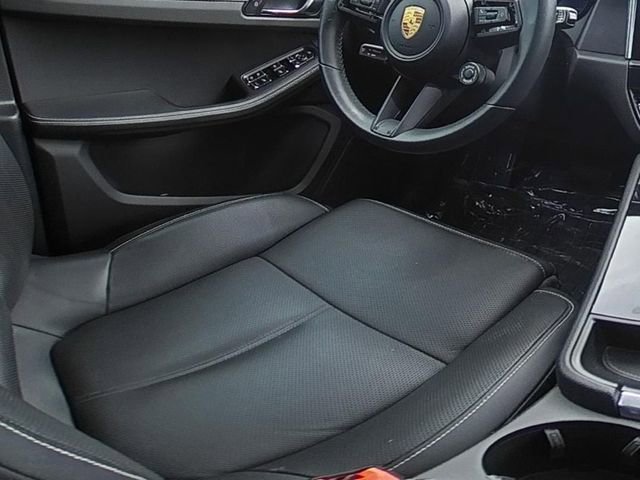 Used 2022 Porsche Macan GTS AWD/4WD image 22