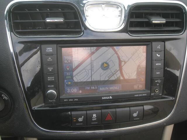 Used 2011 Chrysler 200 Limited image 30