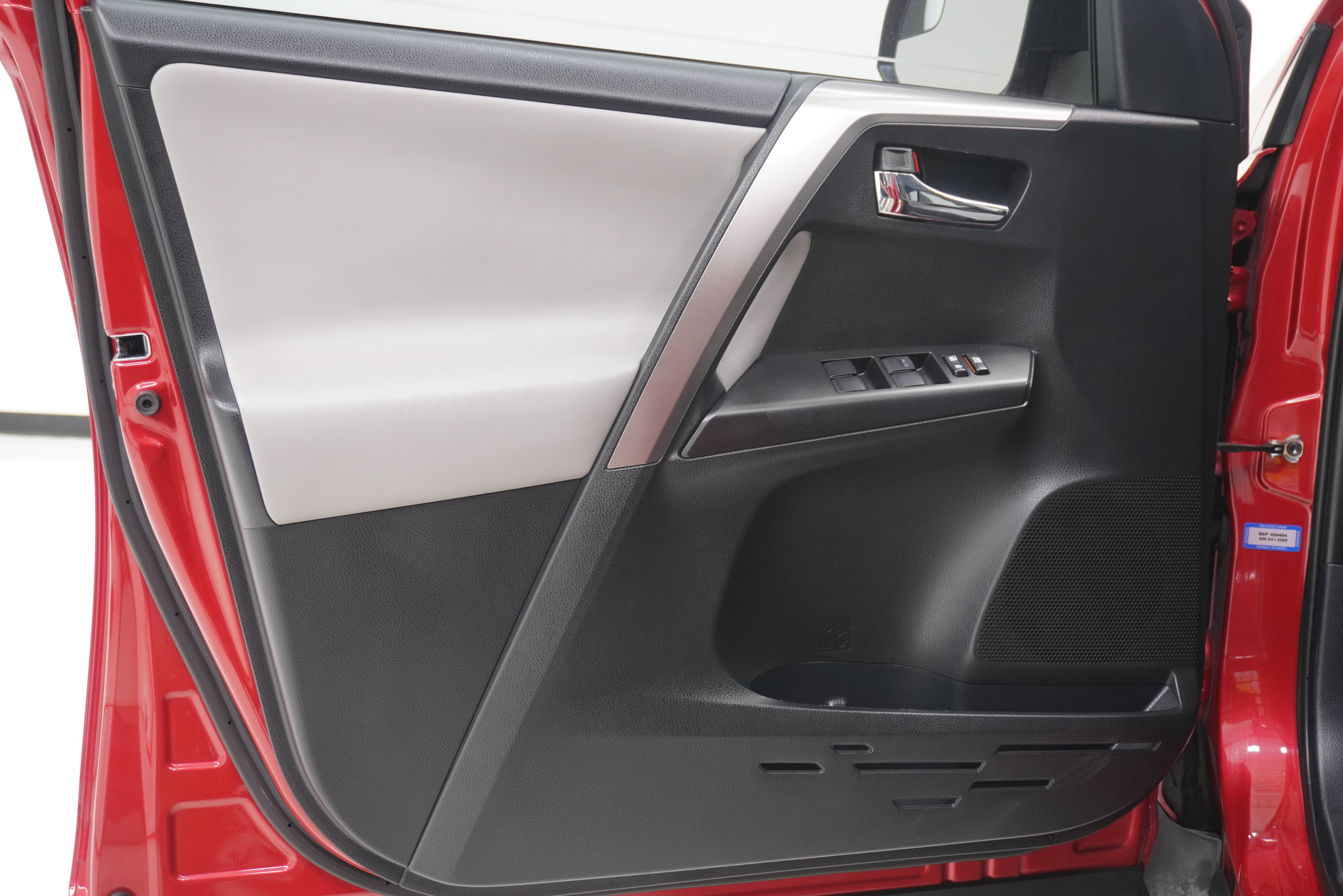 Used 2017 Toyota RAV4 XLE w/ Plus Special Value Package FWD image 14