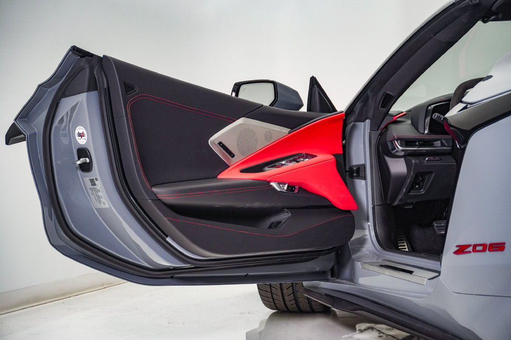 Used 2025 Chevrolet Corvette Z06 w/ Z07 Performance Package RWD image 33