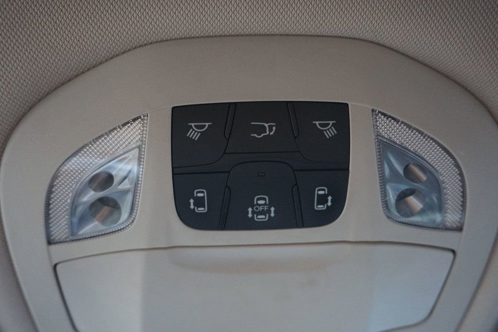 Used 2021 Chrysler Voyager Lxi image 39