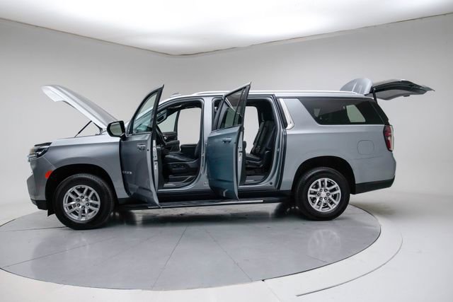 Used 2024 Chevrolet Suburban LT image 18