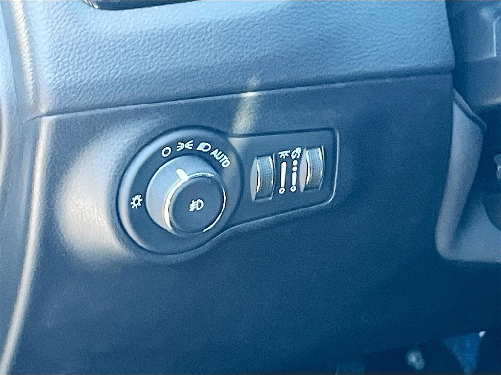 Used 2020 Jeep Compass Latitude image 10