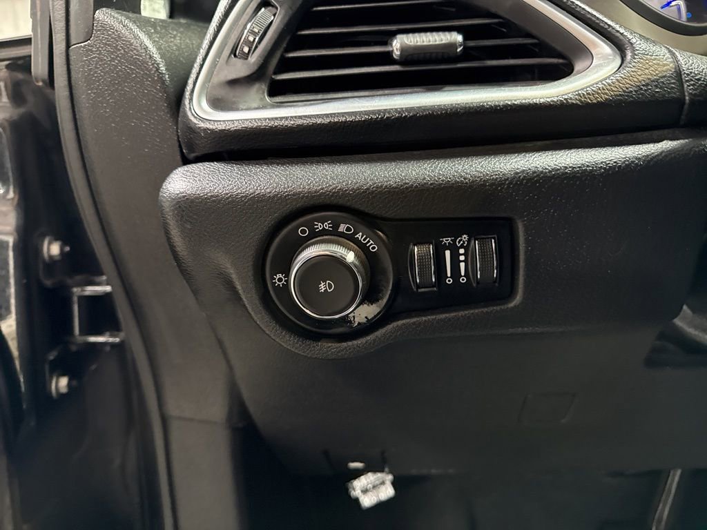 Used 2019 Chrysler Pacifica Touring Plus w/ S Appearance Package image 21