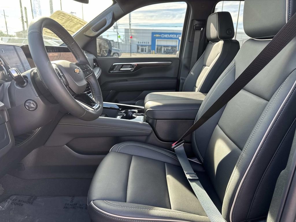 New 2026 Chevrolet Suburban Premier image 18