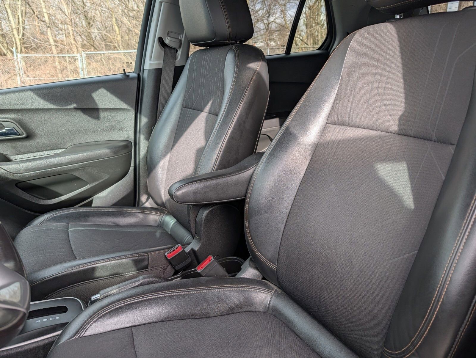 Used 2020 Chevrolet Trax LT w/ LT Convenience Package image 15