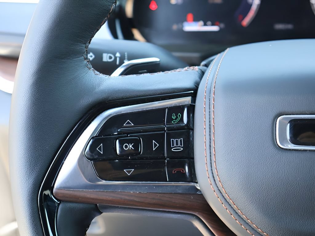 Used 2025 Jeep Grand Cherokee Summit w/ Obsidian Package AWD/4WD image 33