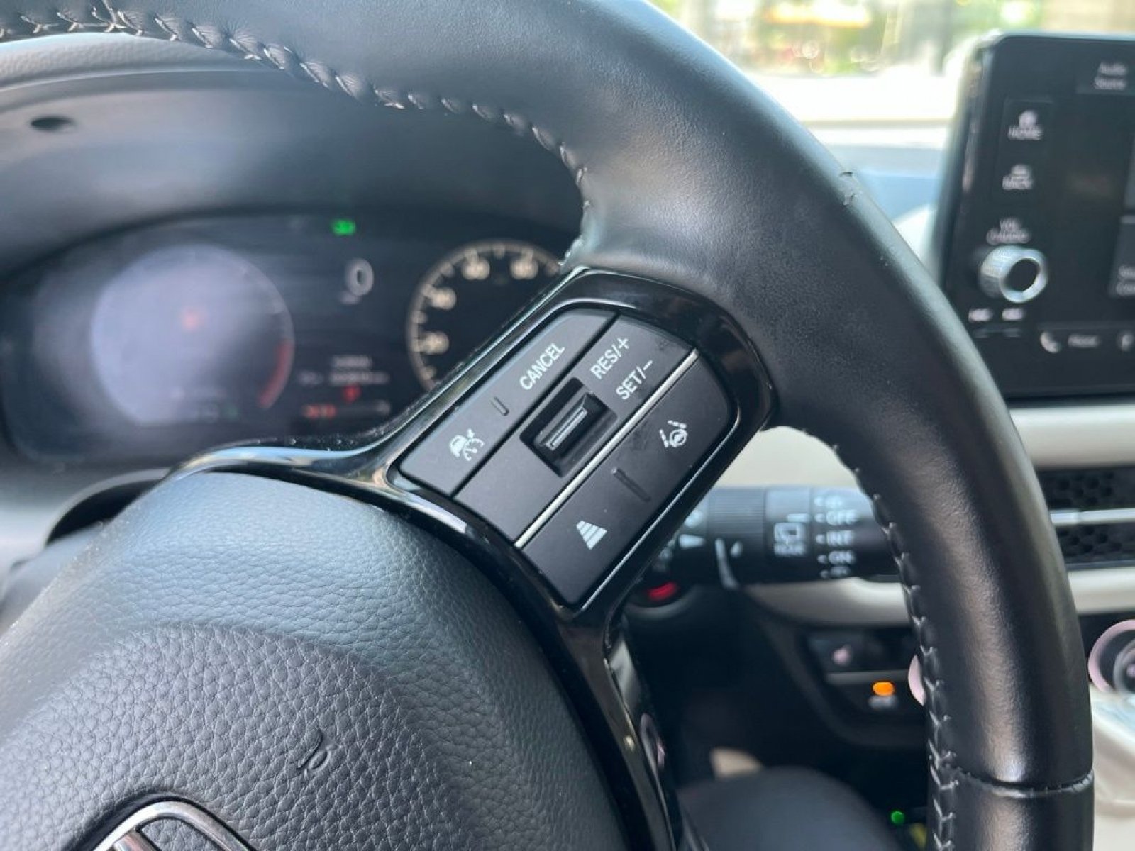 Used 2025 Honda HR-V EX-L image 15