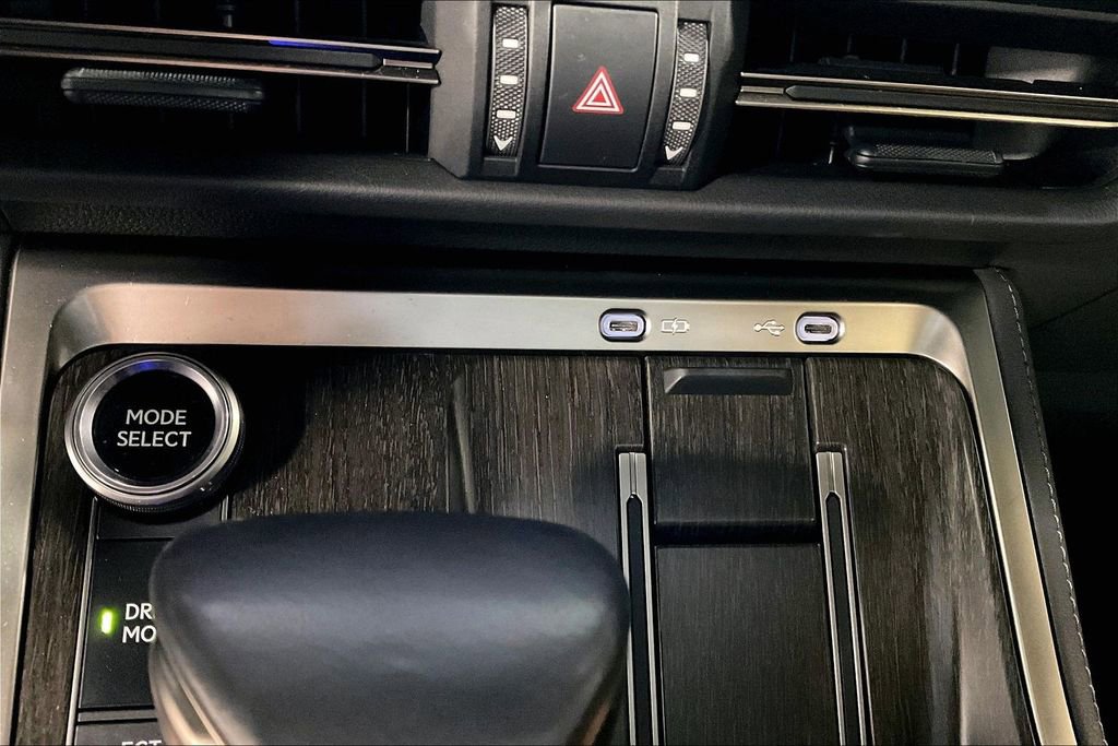 Used 2024 Lexus GX 550 w/ Accessory Package (Z1) image 31