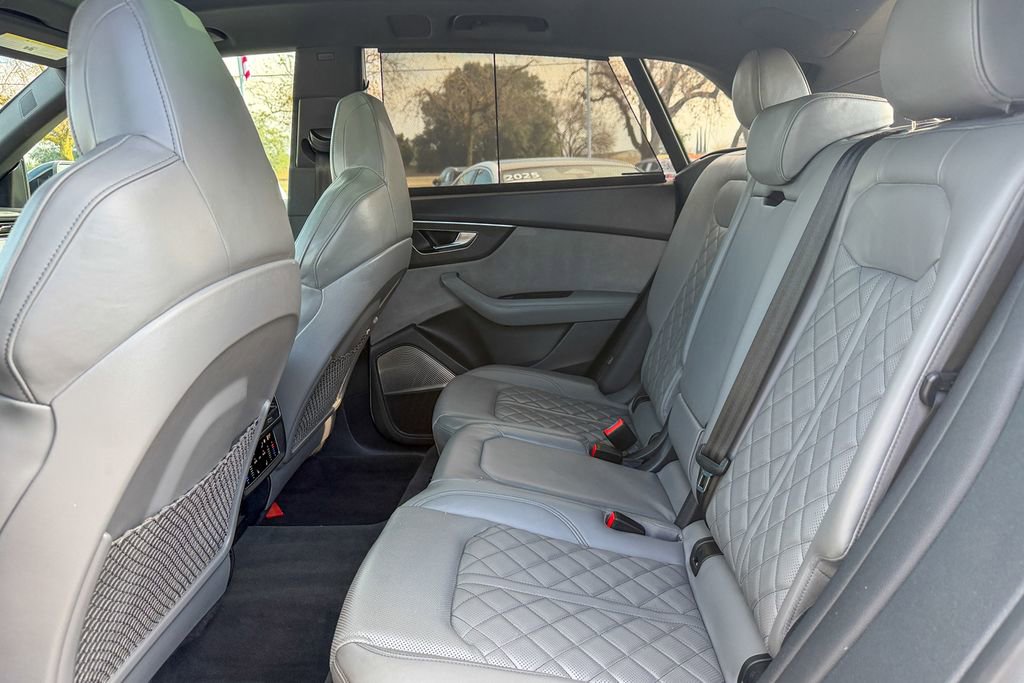 Used 2023 Audi SQ8 Prestige w/ Prestige Package image 25