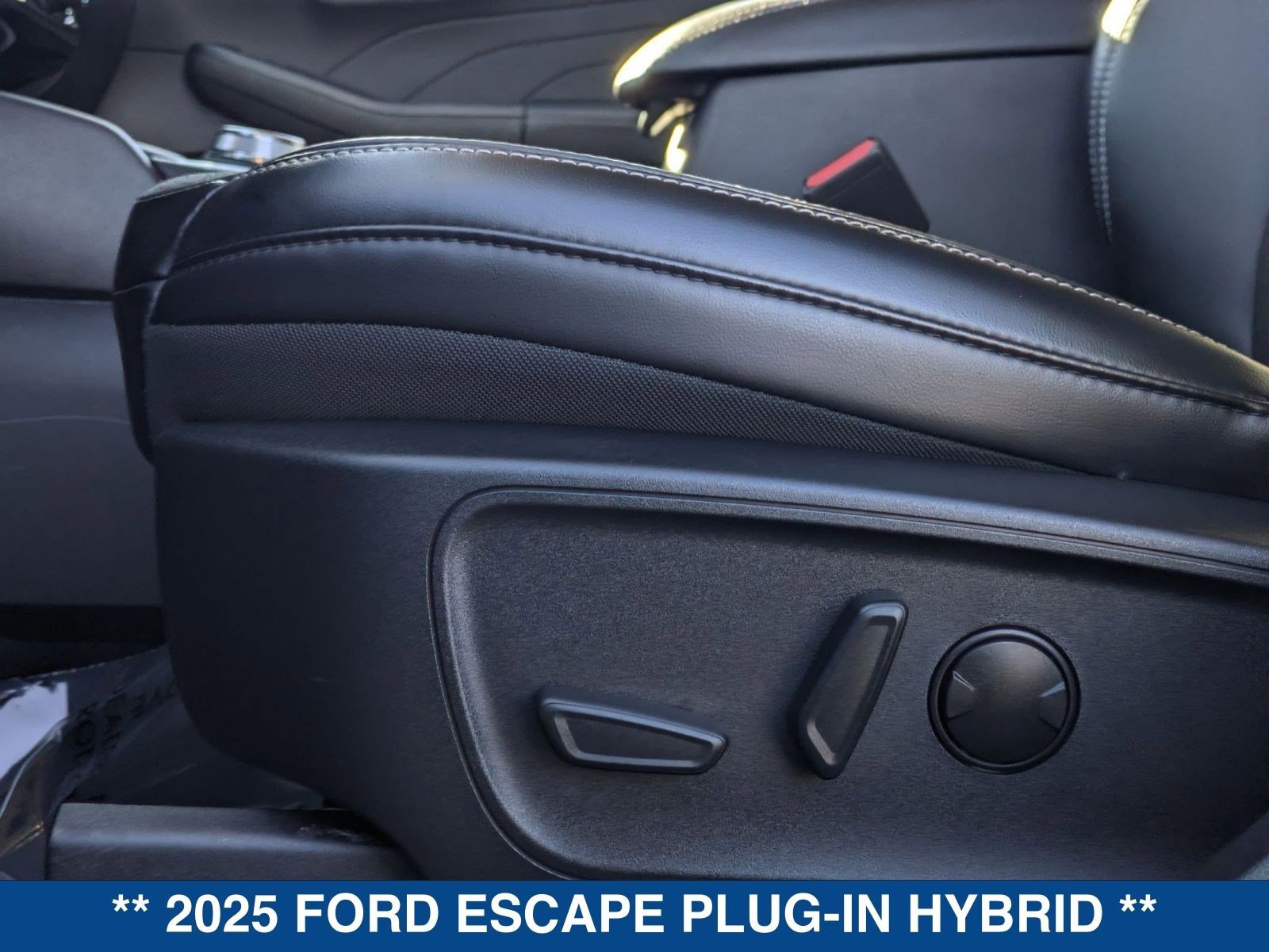 Certified 2025 Ford Escape SE image 23