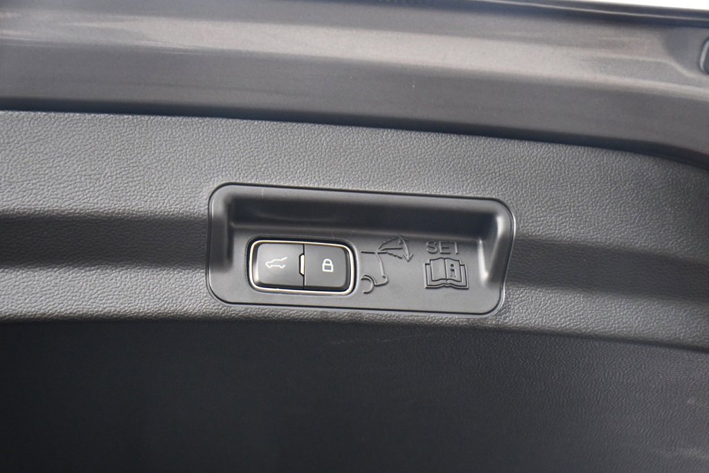 Used 2023 Ford Explorer XLT w/ Equipment Group 202A image 21