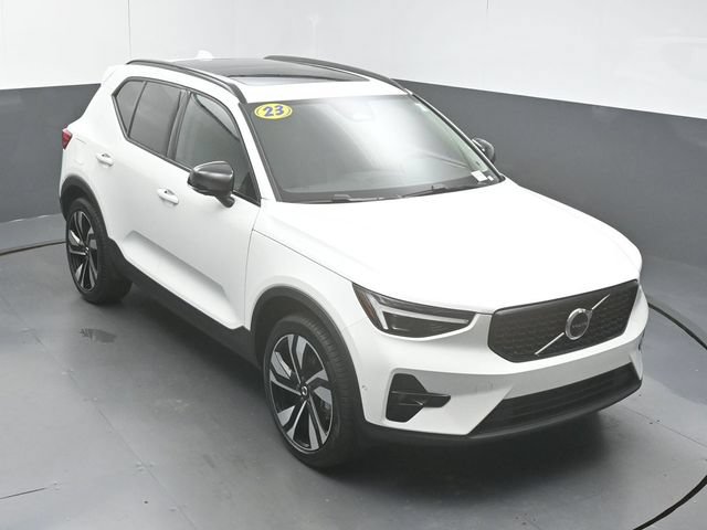 Certified 2025 Volvo XC40 B5 Ultra AWD/4WD image 43