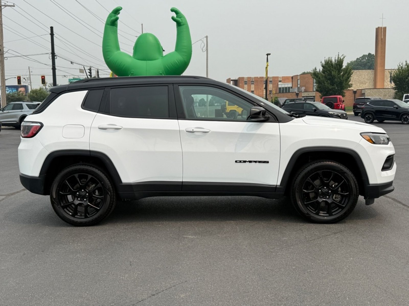 Used 2022 Jeep Compass Latitude w/ Sun and Sound Group AWD/4WD image 9