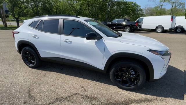 New 2026 Chevrolet Trax LT w/ Driver Confidence Package FWD image 3