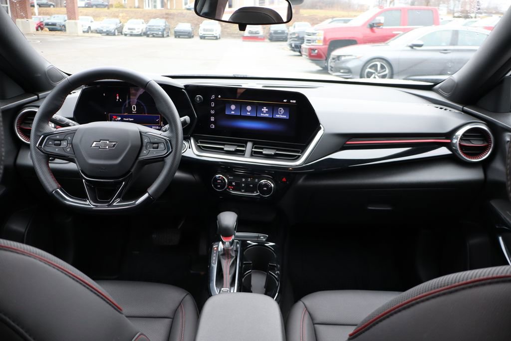 Used 2025 Chevrolet Trax RS w/ Sunroof Package image 40